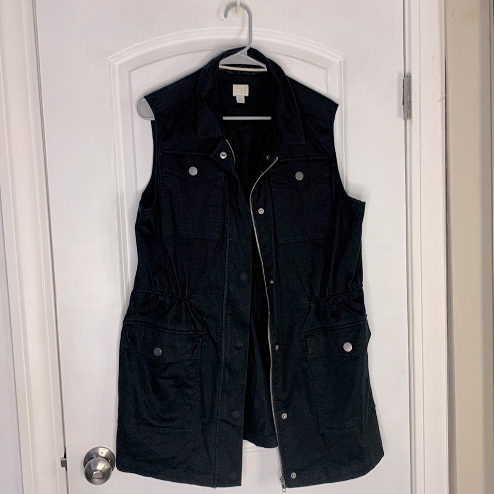 Long black utility style vest size xl brand a.n.d eawy